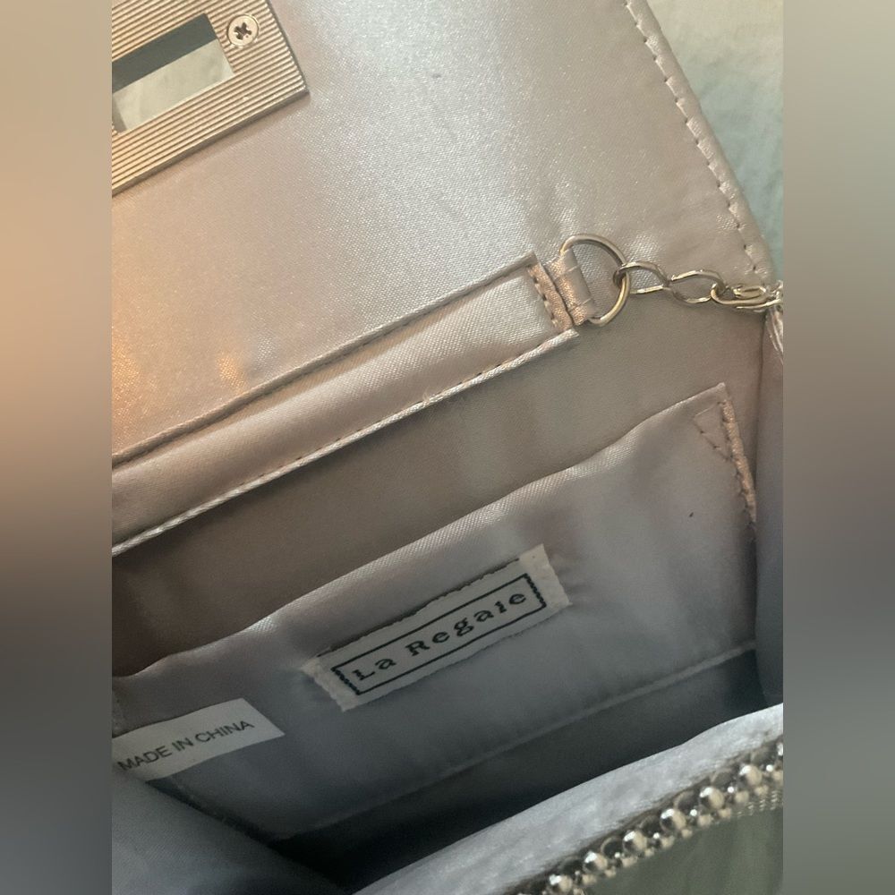 Elegant *La Regale* Silver Bead Chain Crossbody Bag Satin Lining - Picture 3 of 10